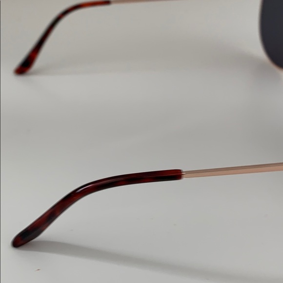 ๐ ๐ SUNGLASSES - Picture 4 of 8